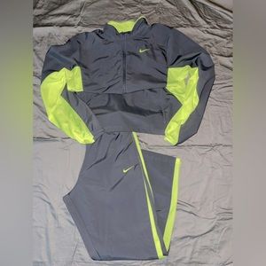Nike grey and neon yellow jogging suit size L
